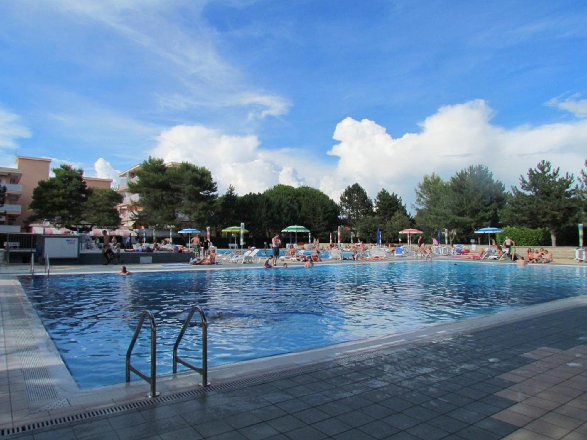 Enjoy A Lovely Flat With Pool - Beahost *