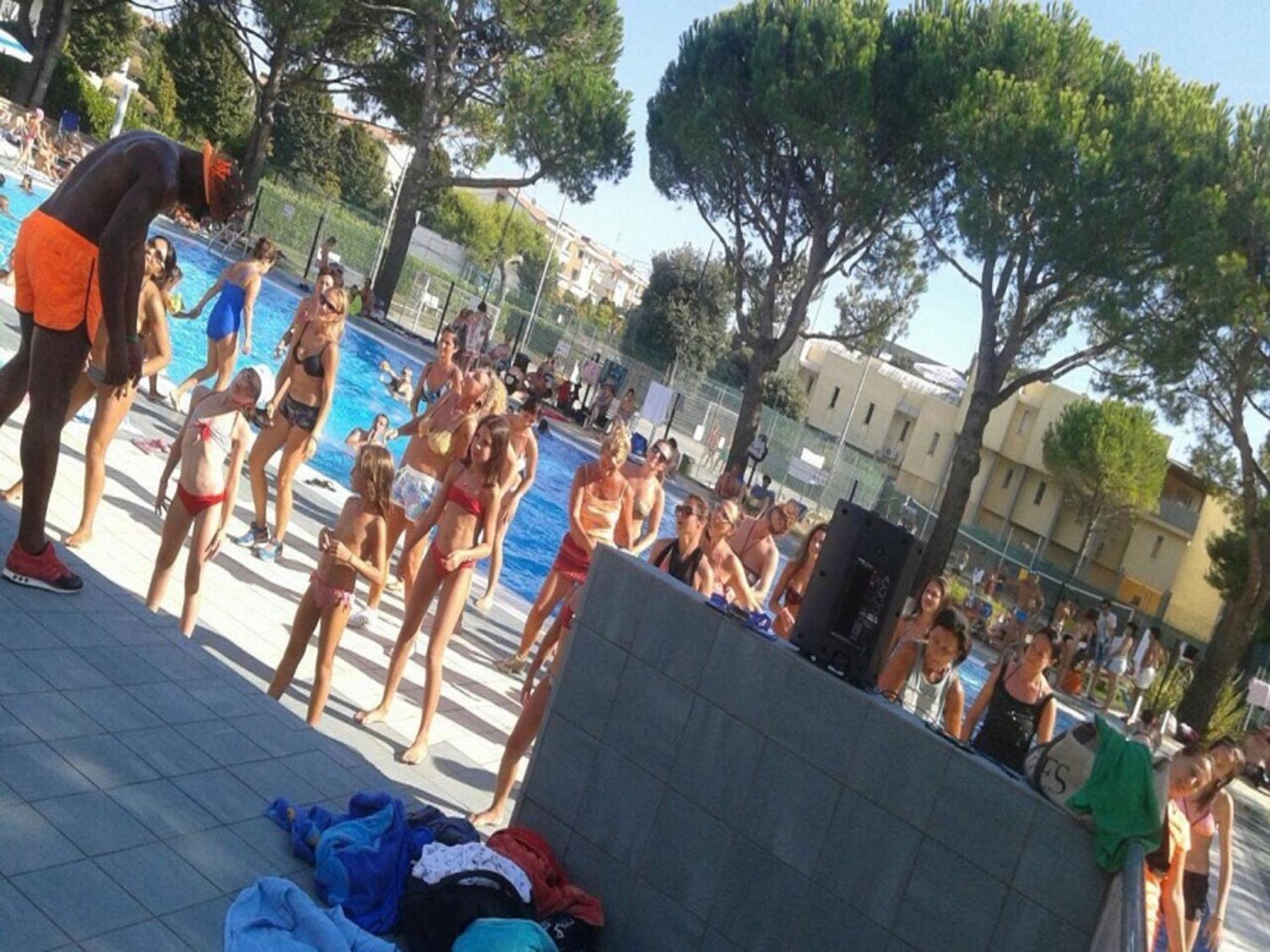 Enjoy A Lovely Flat With Pool - Beahost