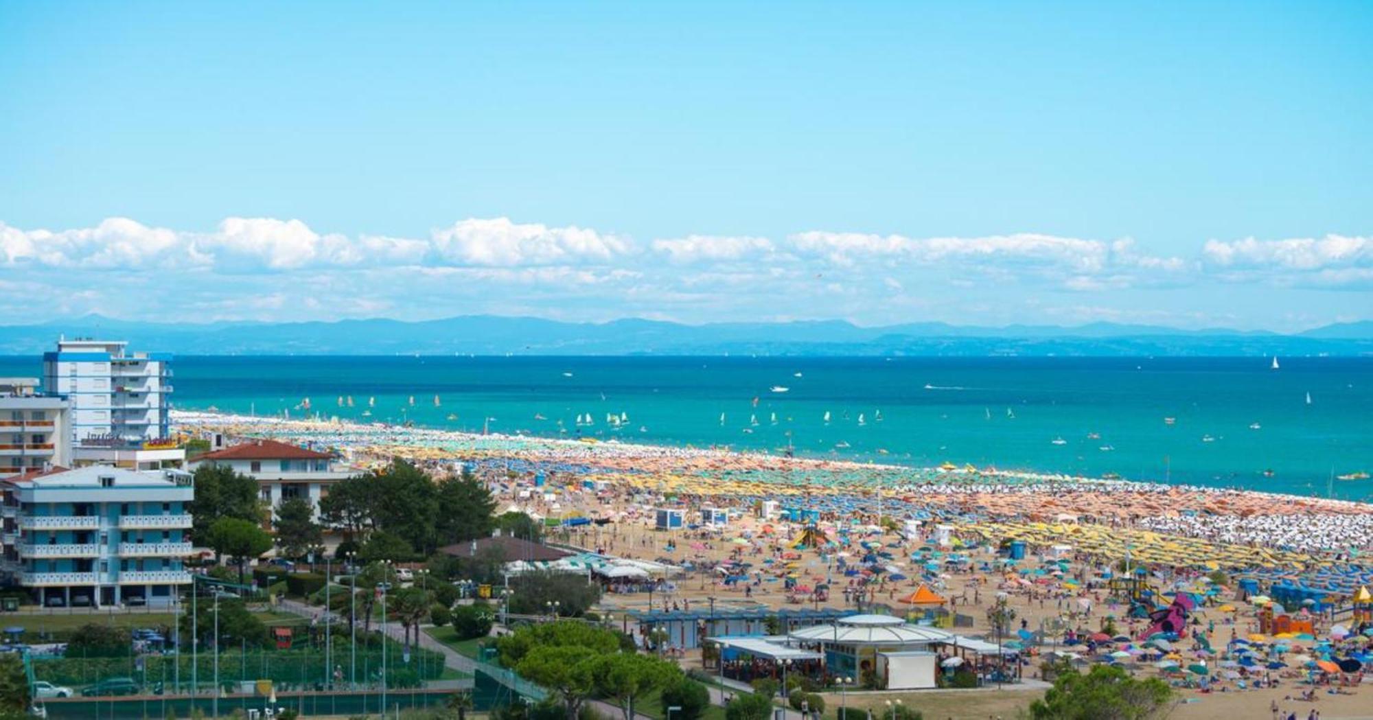 Enjoy A Lovely Flat With Pool - Beahost Appartamento